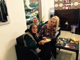 Oana Lis dă de pământ cu oamenii care o critică în online: „Câți dintre voi v-ați dus părinții sau bunicii la un restaurant?”. Nu și-a luat rămas bun de la bunica ei