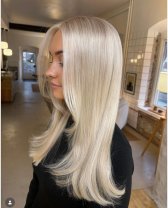 Culori pentru păr blond 2026: Cloud Dancer Blonde
