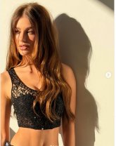 Culori pentru păr brunet 2026: Golden-Hour Brunette 