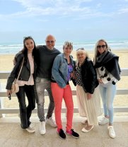 Camelia Mitoșeru, întâlnire de gradul zero cu viitoarea cuscră. O imagine cât o mie de cuvinte care arată care este relația lor. Familia lui Mihai Mitoșeru și familia iubitei se înțeleg de minune
