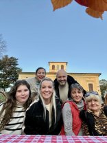 Camelia Mitoșeru, întâlnire de gradul zero cu viitoarea cuscră. O imagine cât o mie de cuvinte care arată care este relația lor. S-au bucurat să se revadă