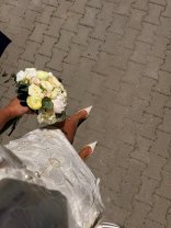 Deea Maxer și Constantin Cataramă s-au căsătorit? Ce mesaje cu subînțeles au postat cei doi. Deea a purtat fustă mini și bluză elegantă