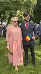 Viorica Dăncilă nu a respectat protocolul de la Ziua Regalității. Cum s-a îmbrăcat fostul premier la petrecerea organizată de Principesa Margareta și Principele Radu