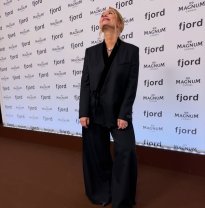 Andreea Esca, apariție de cinci stele pe covorul roșu de la Cannes 2026. A apărut la brațul lui Sebastian Stan și al lui Cristian Mungiu. A doua ținută a fost un costum cu pantaloni și sacou