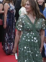 Daniela Nane, apariție de senzație pe covorul roșu de la Cannes. Ce mesaj i-a transmis lui Cristian Mungiu. Rochia ei a avut mâneci vaporoase