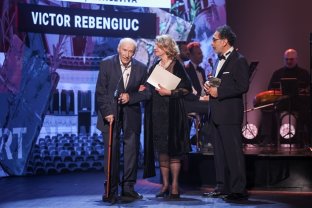 Victor Rebengiuc, apariție de senzație la 93 de ani pe scena Teatrului Odeon. A primit Omagiul UNITER pentru o carieră strălucită și longevivă, de 7 decenii