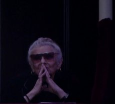 Victor Rebengiuc, apariție de senzație la 93 de ani pe scena Teatrului Odeon. A primit Omagiul UNITER pentru o carieră strălucită și longevivă. Soția a fost alături de el