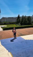 Mayra, fiica lui Ilie Dumitrescu a absolvit facultatea. Ce frumoasă este mezina familiei. Fostul fotbalist și-a surprins fata cu un buchet imens de trandafiri