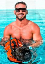 Dorian Popa e în doliu. „O parte din inima mea nu mai bate”. A lansat și o piesă dedicată animalului său de companie, „Înoată Cheluțu”