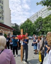 Imaginile durerii de la funeraliile Sandei Țăranu. „Vocea televiziunii române” a fost înmormântată alături de marea ei dragoste, tenorul Nicolae Țăranu. Înmormântarea a avut loc pe 1 iunie 2026