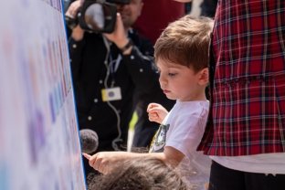 Ce meserii onorabile și-au ales deja copiii președintelui României, complet diferite de ale părinților. Aheea și Antim au fost vedetele evenimentelor de la Palatul Cotroceni. Antim vrea să fie arhitect