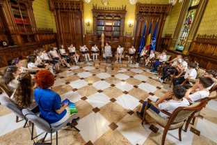 Ce meserii onorabile și-au ales deja copiii președintelui României, complet diferite de ale părinților. Aheea și Antim au fost vedetele evenimentelor de la Palatul Cotroceni. Mirabela Grădinaru le-a citit copiilor prezenți