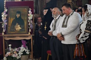 Tatăl Sfintei Elisabeta de la Pasărea a avut ocazia să se închine la moaștele fiicei sale. Aceasta a fost recent canonizată. Sfânta a murit pe 5 iunie 2014