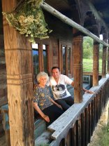 Daniel Buzdugan, imagine emoționanta cu mama lui în vârstă de 91 de ani. „Cel mai cald și mai sigur loc din lume” este în brațele mamei