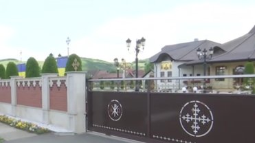 Cum arată biserica de un milion de euro a lui Cristian Pomohaci din localitatea Ernei