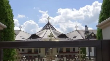 Cum arată biserica de un milion de euro a lui Cristian Pomohaci. Este o construcție impunătoare