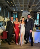Laurentiu Reghecampf și Corina Caciuc și-au botezat fiul cel mic. Landon Abram are deja doi ani. Corina Caciuc și-a luat o rochie roșie la restaurant