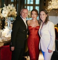 Laurentiu Reghecampf și Corina Caciuc și-au botezat fiul cel mic. Landon Abram are deja doi ani. Antrenorul a avut un sacou cu detalii aurii la petrecere