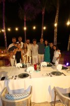 Vacanța vedetelor în Mauritius. Dan Negru, Cătălin Măruță și Vlăduța Lupău la aceeași masă cu familiile. Au fost uniți de consultantul în turism Răzvan Pascu