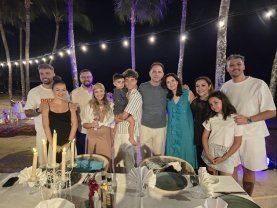 Vacanța vedetelor în Mauritius. Dan Negru, Cătălin Măruță și Vlăduța Lupău la aceeași masă cu familiile. Se bucură de plaje exotice și ape turcoaz