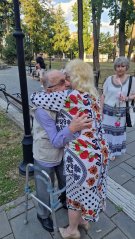 O imagine cât o mie de cuvinte! Corina Chiriac, alături de omul care i-a schimbat viața, după mai bine de 54 de ani. Fostul director al Teatrului din Oradea a mers să o vadă la evenimentul dedicat ei