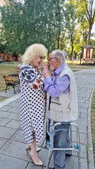 O imagine cât o mie de cuvinte! Corina Chiriac, alături de omul care i-a schimbat viața, după mai bine de 54 de ani. El este cel care a lăsat-o să își urmeze cariera muzicală