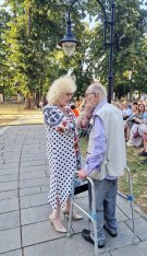 O imagine cât o mie de cuvinte! Corina Chiriac, alături de omul care i-a schimbat viața, după mai bine de 54 de ani. Au lăcrimat de bucurie când s-au revăzut