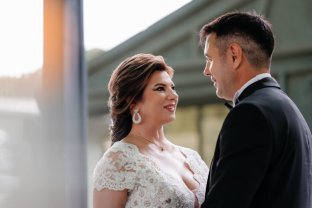 Mihaela Borcea radiază de fericire la brațul lui Sorin Rap. Bărbatul a fost șoferul ei înainte să-i devină partener