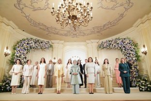 Cum a apărut Mirabela Grădinaru la evenimentele oficiale la Ankara. Prima Doamnă a României a fost prezentată lui Donald Trump. A fost așezată pe primul rând în fotografia oficială de grup