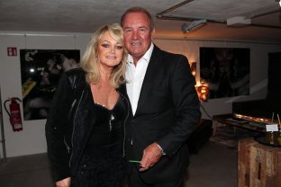 Povestea impresionantă de viață a lui Bonnie Tyler. A iubit același bărbat jumătate de secol, dar nu a putut deveni mamă. Povestea de dragoste dintre ea și Robert Sullivan a durat peste 50 de ani