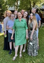 A împlinit 71 de ani dar nu-i dai o secundă vârsta asta! Maria Dragomiroiu a radiat de ziua ei, înconjurată de cei dragi. „Mulțumesc Lui Dumnezeu”. Are patru nepoți