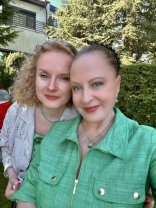 A împlinit 71 de ani dar nu-i dai o secundă vârsta asta! Maria Dragomiroiu a radiat de ziua ei, înconjurată de cei dragi. „Mulțumesc Lui Dumnezeu”. Are un fiu și o fiică