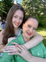 A împlinit 71 de ani dar nu-i dai o secundă vârsta asta! Maria Dragomiroiu a radiat de ziua ei, înconjurată de cei dragi. „Mulțumesc Lui Dumnezeu”. A descoperit secretul tinereții eterne