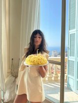 Dana Budeanu și-a sărbătorit ziua cu un îndemn la fericire și o colecție de torturi în ediție limitată. Le-a pregătit urmăritorilor un dar neașteptat de dulce