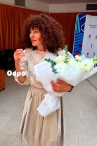 Adriana Irimescu s-a recăsătorit. Cine i-a cucerit inima fostei soții a lui Adrian Titieni. Actrița a ales o ținută lejeră pentru cununia civilă