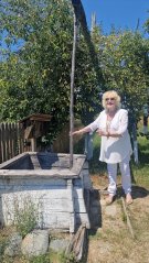 Corina Chiriac, emoționată până la lacrimi „Acasă la Brâncuși”. Imagini de colecție din satul marelui Constantin Brâncuși. Artista are 76 de ani