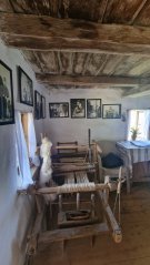Corina Chiriac, emoționată până la lacrimi „Acasă la Brâncuși”. Imagini de colecție din satul marelui Constantin Brâncuși. Le-a arătat urmăritorilor din online cum arată casa sculptorului