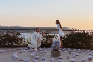 Fostul soț al Antoniei se pregătește de nuntă. Vincenzo Castellano a cerut-o în căsătorie pe Elena Economu. Omul de afaceri se însoară pentru a doua oară