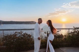 Fostul soț al Antoniei se pregătește de nuntă. Vincenzo Castellano a cerut-o în căsătorie pe Elena Economu. Afaceristul i-a oferit și un buchet de trandafiri albi