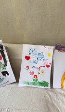 Cum au cunoscut-o fiicele Laurei Cosoi pe sora lor mai mică. Nina a fost înconjurată de iubirea lor din primele ore de viață. I-au pregătit și desene