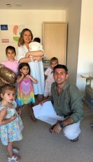Cum au cunoscut-o fiicele Laurei Cosoi pe sora lor mai mică. Nina a fost înconjurată de iubirea lor din primele ore de viață. Vedeta și soțul ei și-au dorit o familie numeroasă