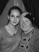 Mălina Avasiloaie este în doliu. „Mi-e sufletul bucăți... toată copilăria mea a plecat odată cu tine”. I-a fost teamă că bunica ei va muri când ea era pe scenă