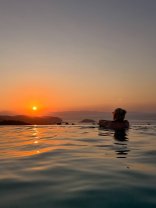 Daciana Sârbu nu-și mai ascunde fericirea. Cum s-a fotografiat alături de iubitul ei în vacanța din Grecia. Și-a găsit echilibrul după o perioadă cu multe schimbări