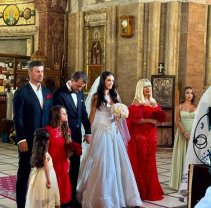 Elena Udrea, apariție de senzație în rolul de nașă, la un an de când a ieșit din închisoare. Ce rochie spectaculoasă a ales pentru marele eveniment. A publicat imagini de familie în mediul online