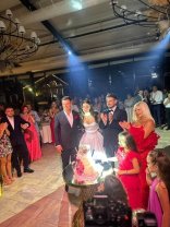 Elena Udrea, apariție de senzație în rolul de nașă, la un an de când a ieșit din închisoare. Ce rochie spectaculoasă a ales pentru marele eveniment. A postat imagini și de la tăierea tortului