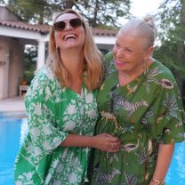 Andreea Esca, imagini rare cu mama soacră. Cu ce se ocupă părinții lui Andre Eram. Are o relație specială cu mama soțului