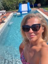 Mirela Vaida a cheltuit 30.000 de euro să-și facă piscină în cute. De ce nu s-a bucurat de ea vara aceasta: „Trece viața și n-apucăm să ne bucurăm”. Abia la sfârșitul lui august a intrat în piscină