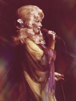 S-a stins o legendă. Dolly Parton a murit la 80 de ani. A urcat pe scenă de când avea 10 ani