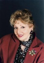 Drama ascunsă din viața actriței Carmen Stănescu. A fost adorată de public și a trăit o iubire ca în filme, dar a plecat la cele sfinte cu un mare regret. S-a căsătorit cu Damian Crâșmaru după 3 ani de relație