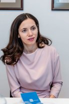 Mirabela Grădinaru, așa cum nu ai mai văzut-o niciodată! Ce ținută a ales pentru întâlnirea oficială cu delegația UNICEF. A optat de mai multe ori pentru rochii de la brandul Andreei Raicu